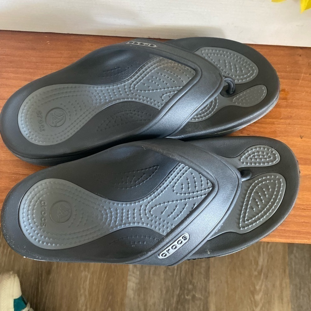 Crocs m8 w10 unisex grey two tone sandals